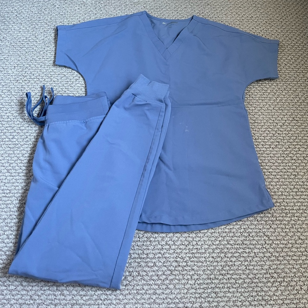 Mandala XXS periwinkle scrub top and joggers